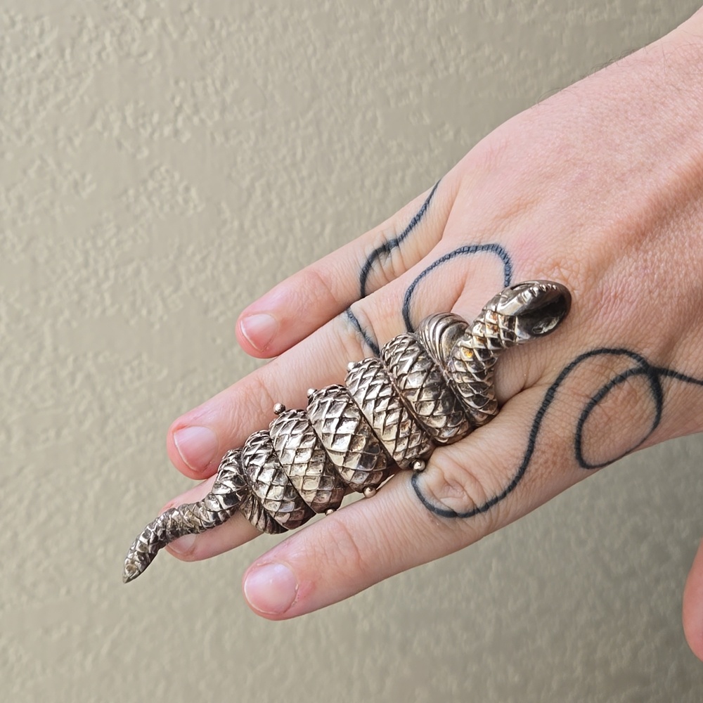 Vintage Silver dual knuckle snake ring